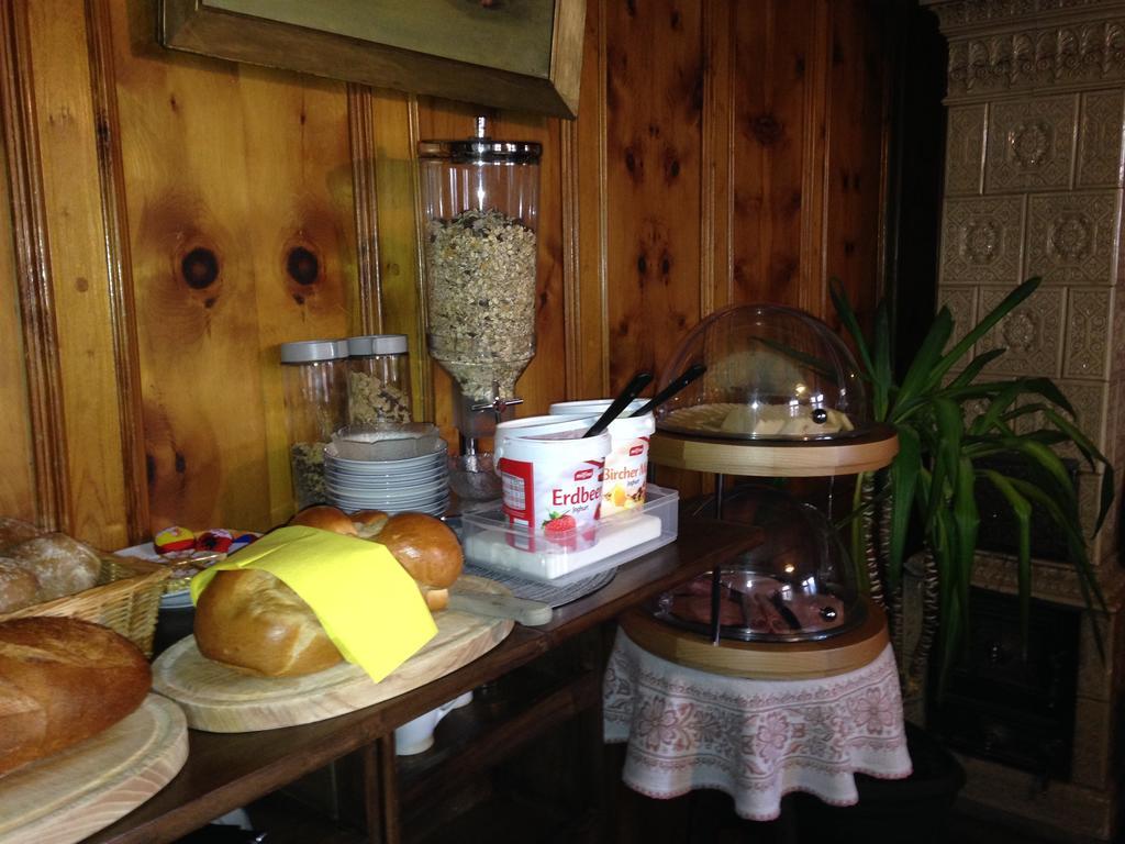 سكول B&B Hotel & Appartements Chasa Valaer المظهر الخارجي الصورة